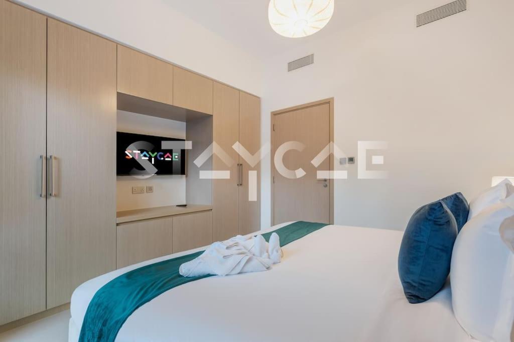 Staycae- Burj Royale 03 Bedroom Apartment Dubai