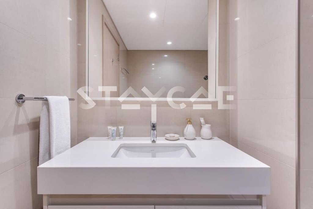 Staycae- Burj Royale 03 Bedroom Apartment *