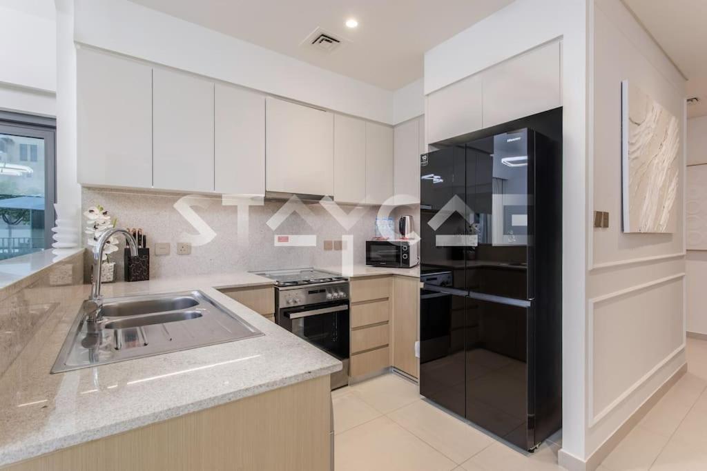 Staycae- Burj Royale 03 Bedroom Apartment Dubai