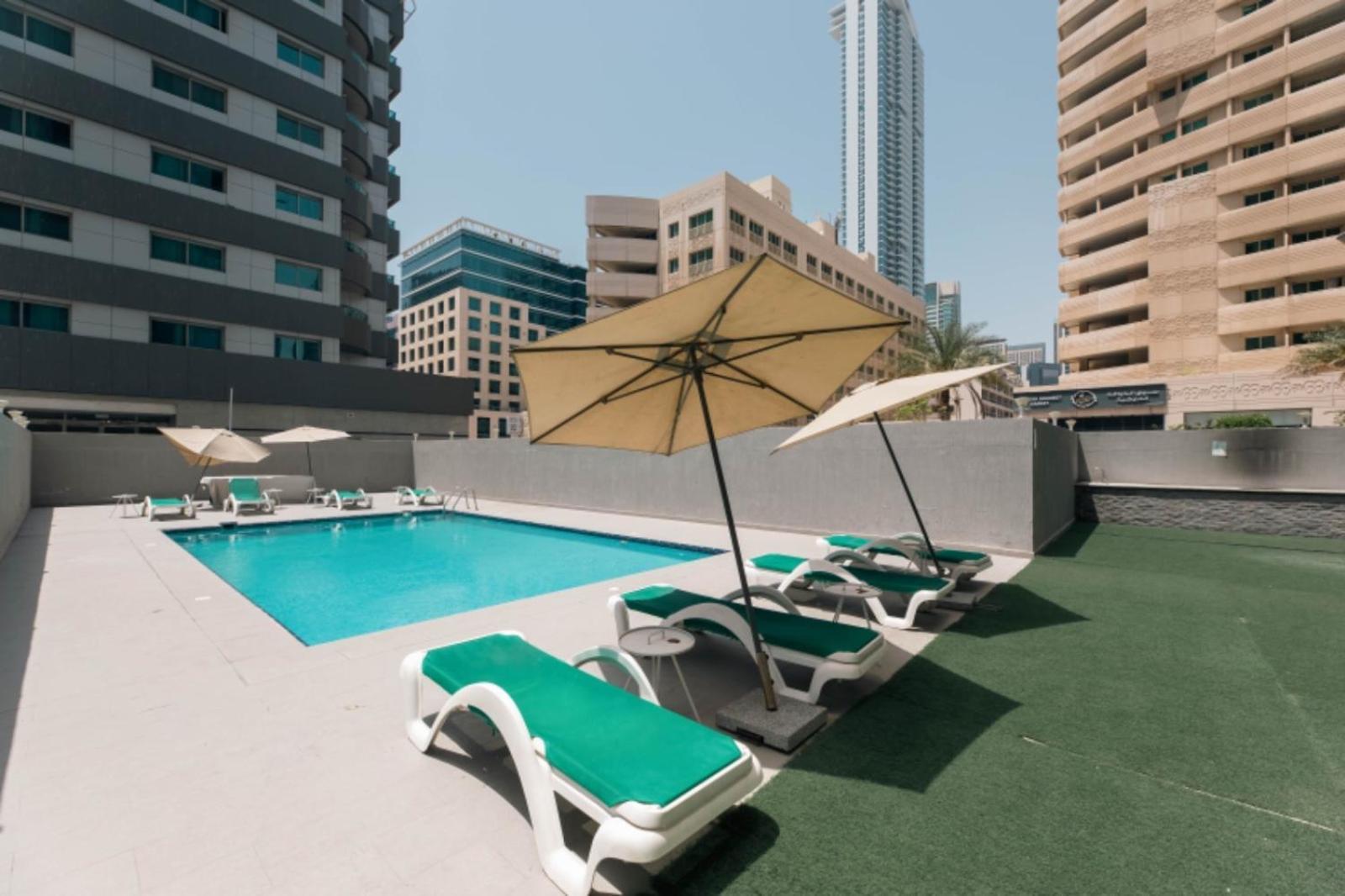 Skyline With Balcony In Marina Apartment Dubai