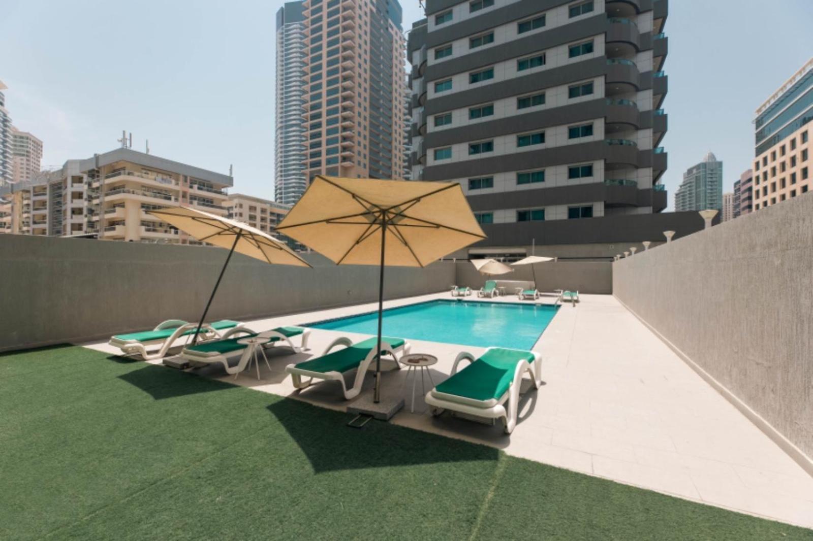 With Sunset Views At Marina Apartment Dubai