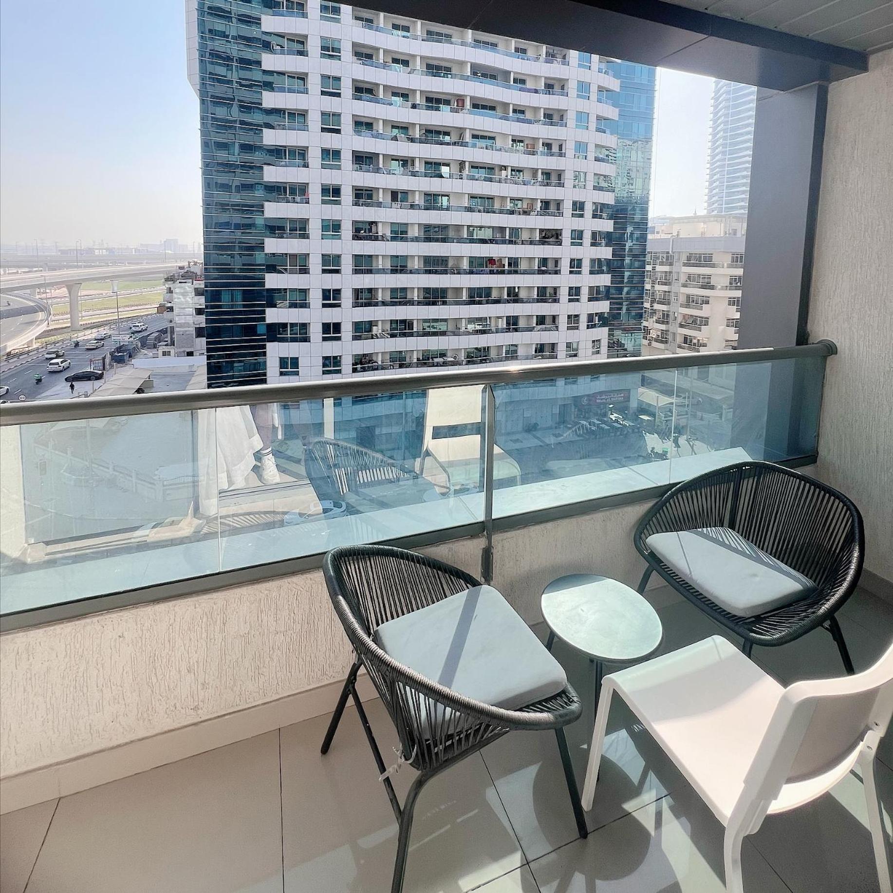 With Stunning Marina Views Apartment Dubai