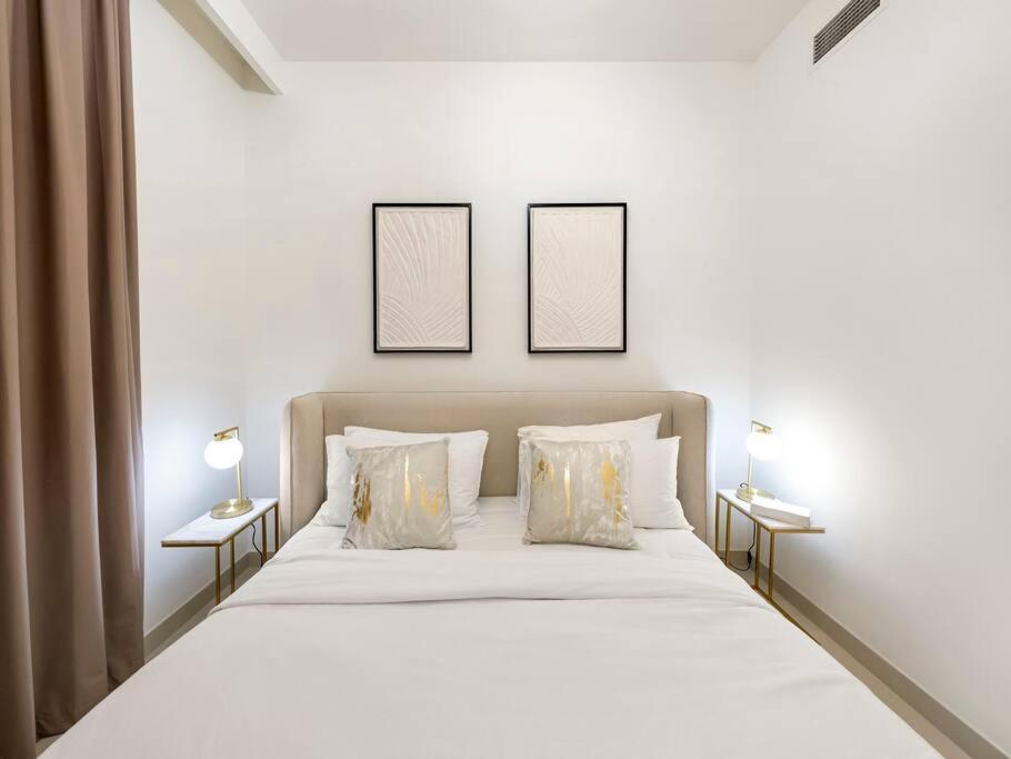 Apartment Luxury Two Bedroom Apartment With City & Pool View By Delujo Stays