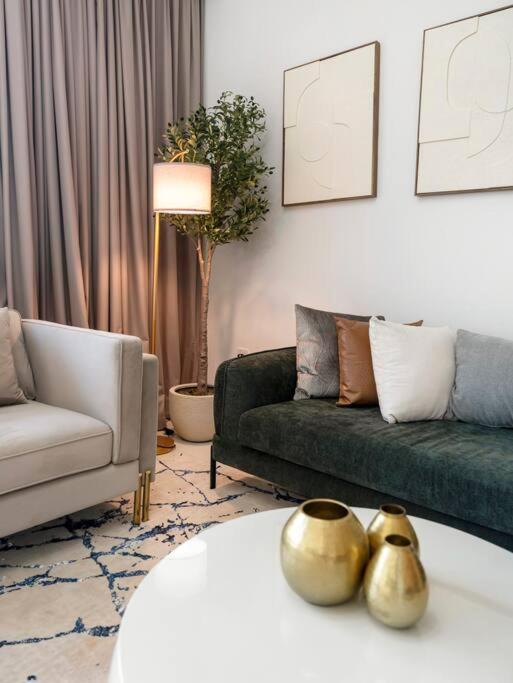 Luxury Two Bedroom Apartment With City & Pool View By Delujo Stays Dubai