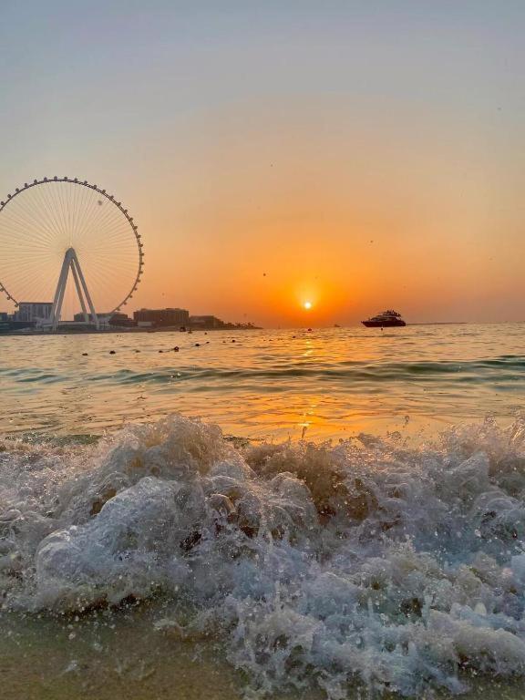 Lunar Beach View Hostel Dubai