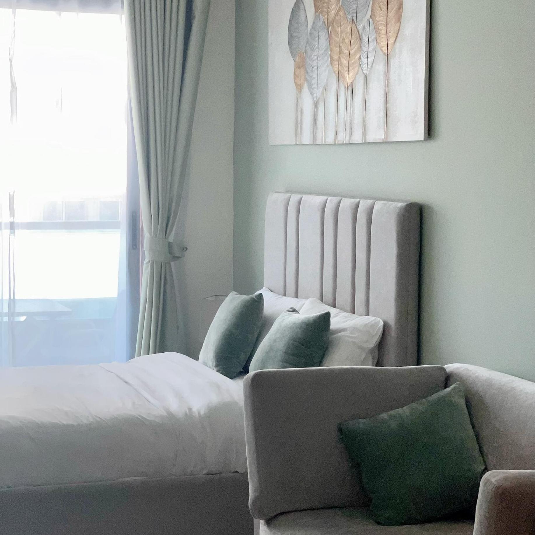 Skyline With Balcony In Marina Apartment Dubai