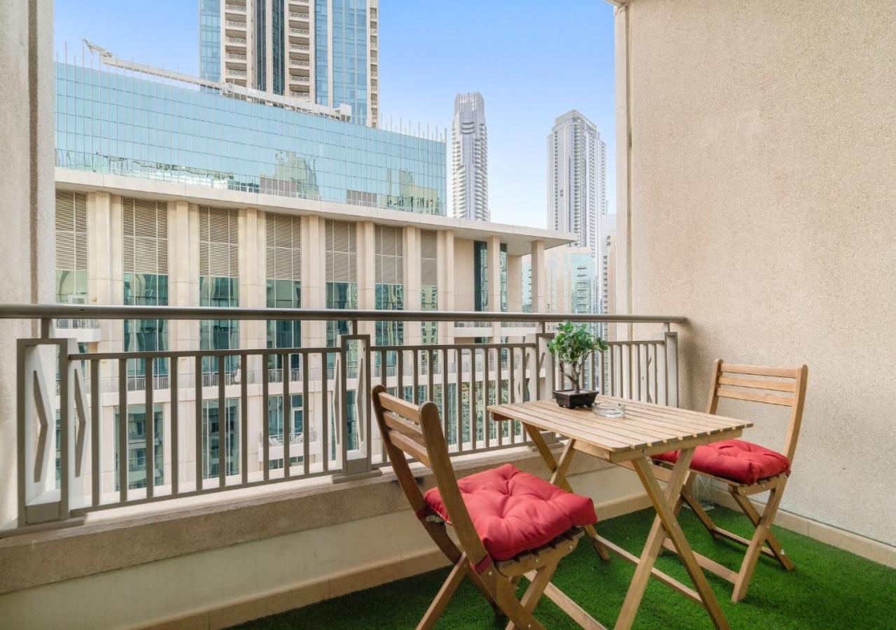 Burj Khalifa View Downtown Gem, 8 Minutes Walk To Mall Apartment