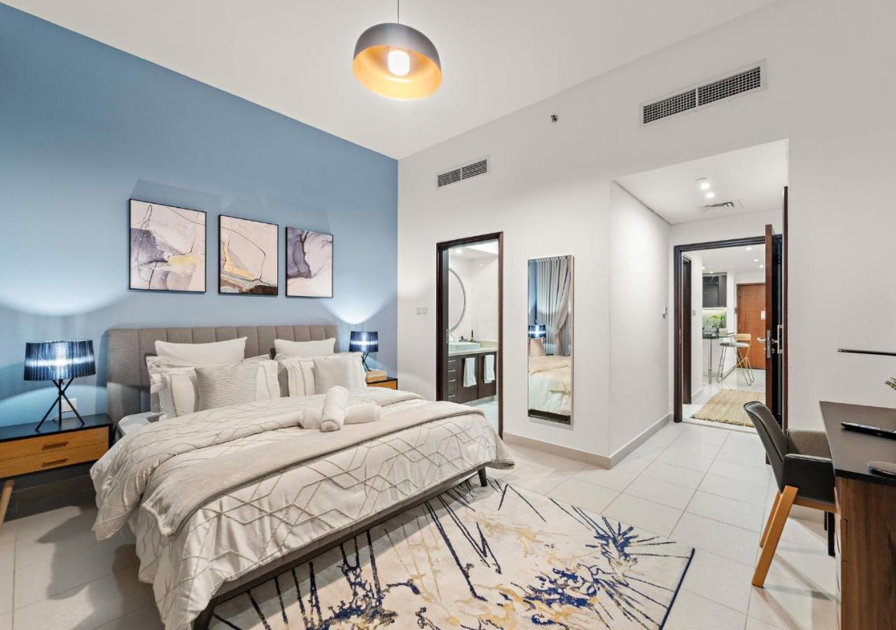 Burj Khalifa View Downtown Gem, 8 Minutes Walk To Mall Apartment
