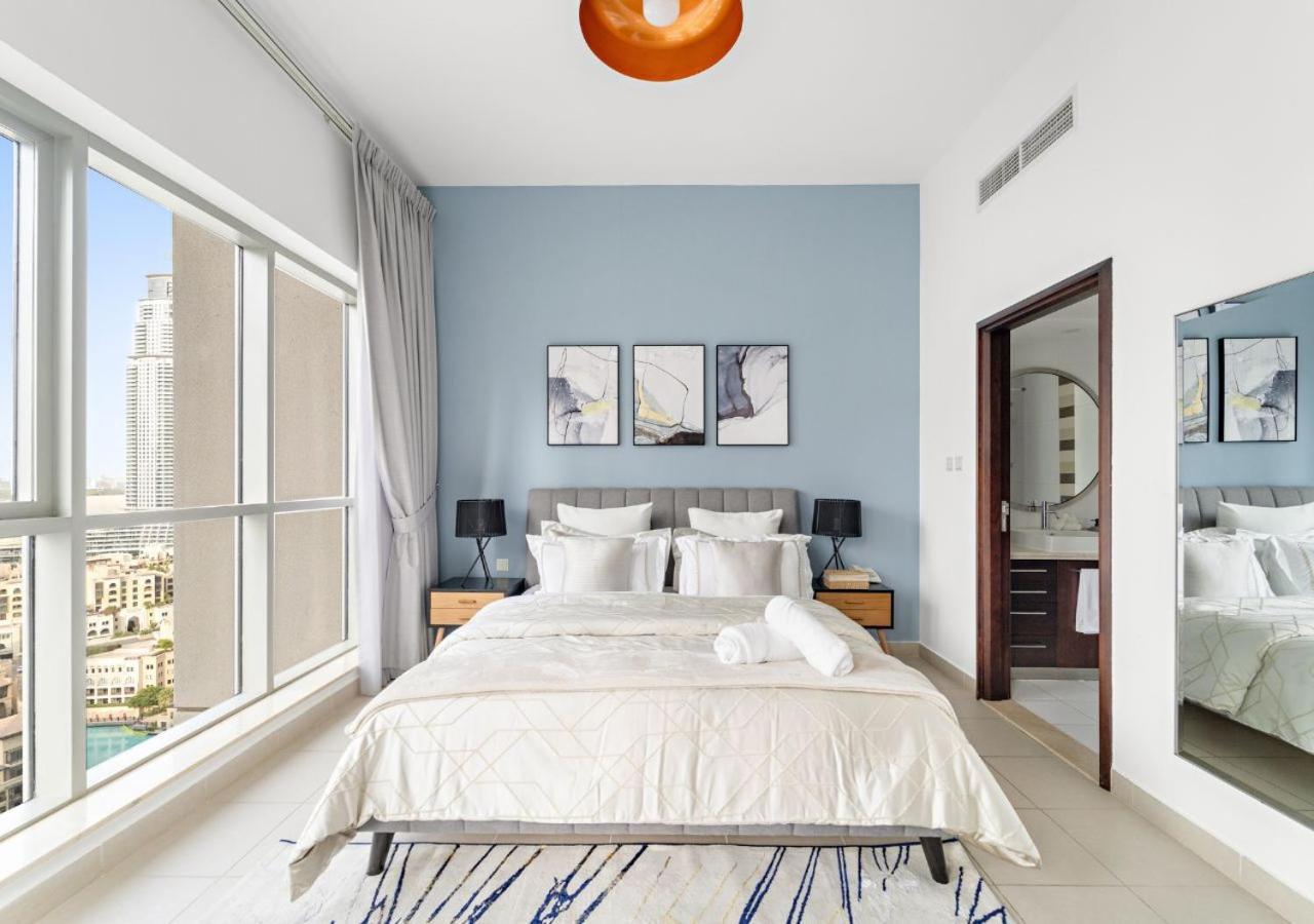 Burj Khalifa View Downtown Gem, 8 Minutes Walk To Mall Apartment *