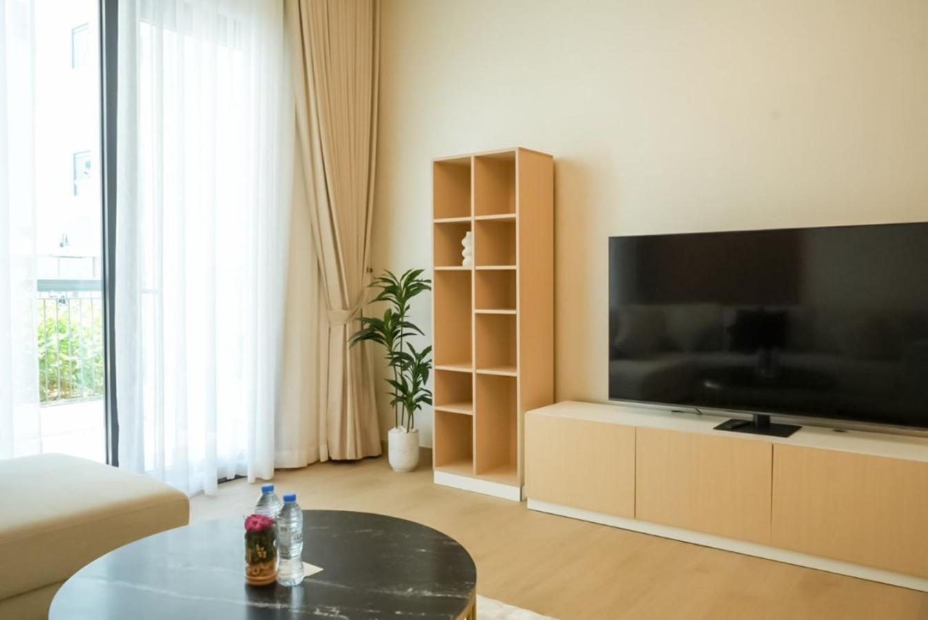 Chic & Modern In La Rive 4,