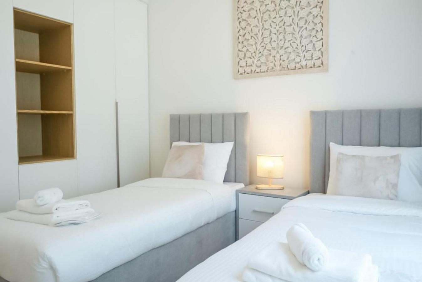 Chic & Modern In La Rive 4,
