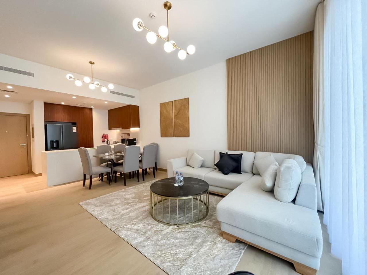 Apartment Chic & Modern In La Rive 4, Dubai