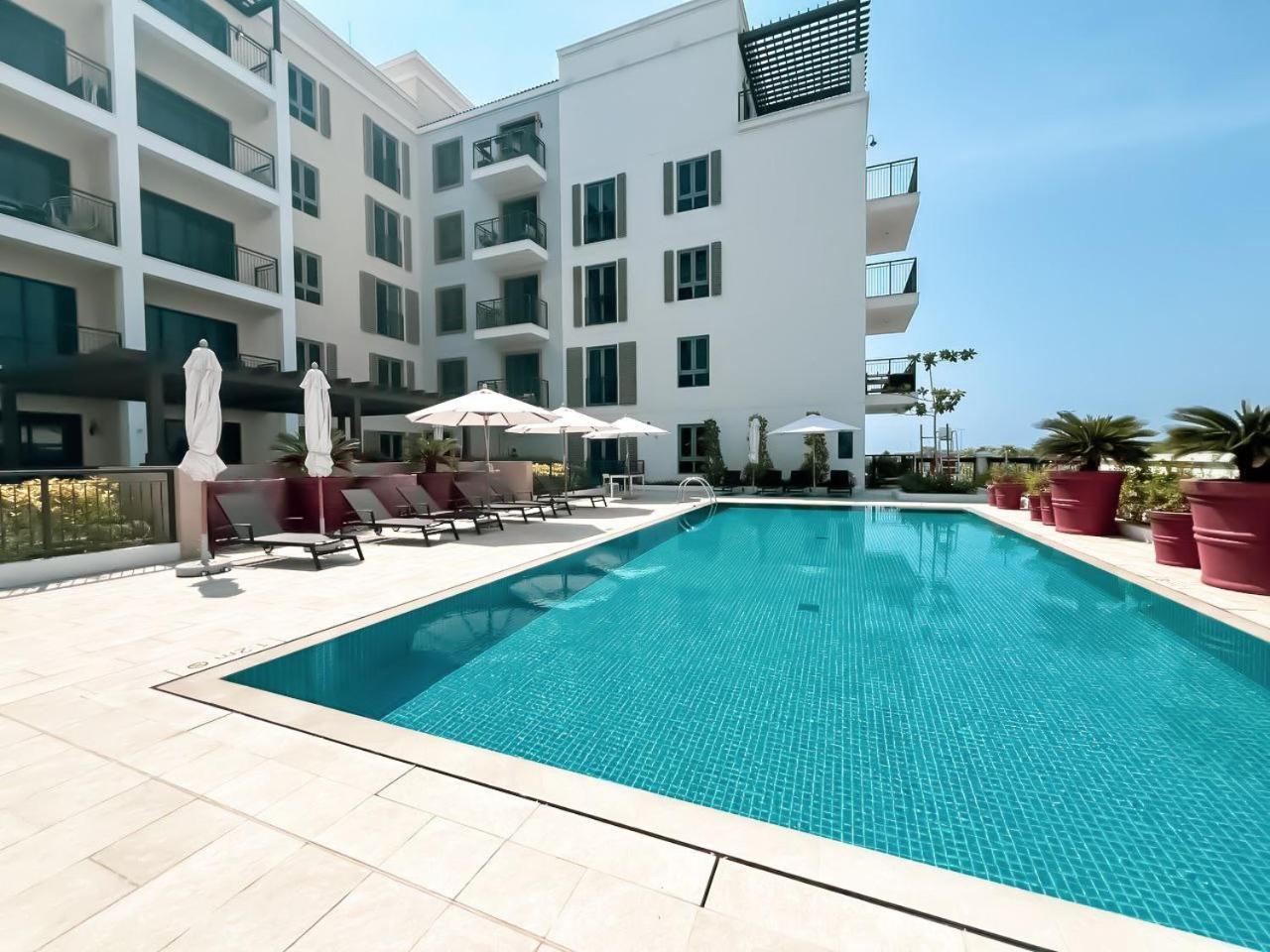 Chic & Modern In La Rive 4,