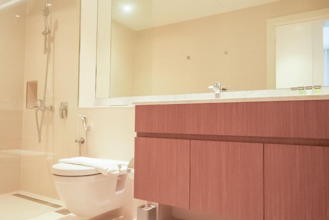 Chic & Modern In La Rive 4, Apartment Dubai