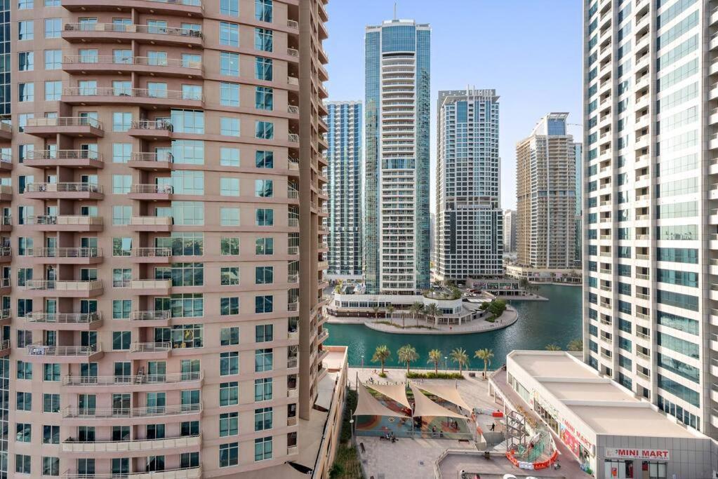 Apartment First Class 1br Stylish Urban Retreat