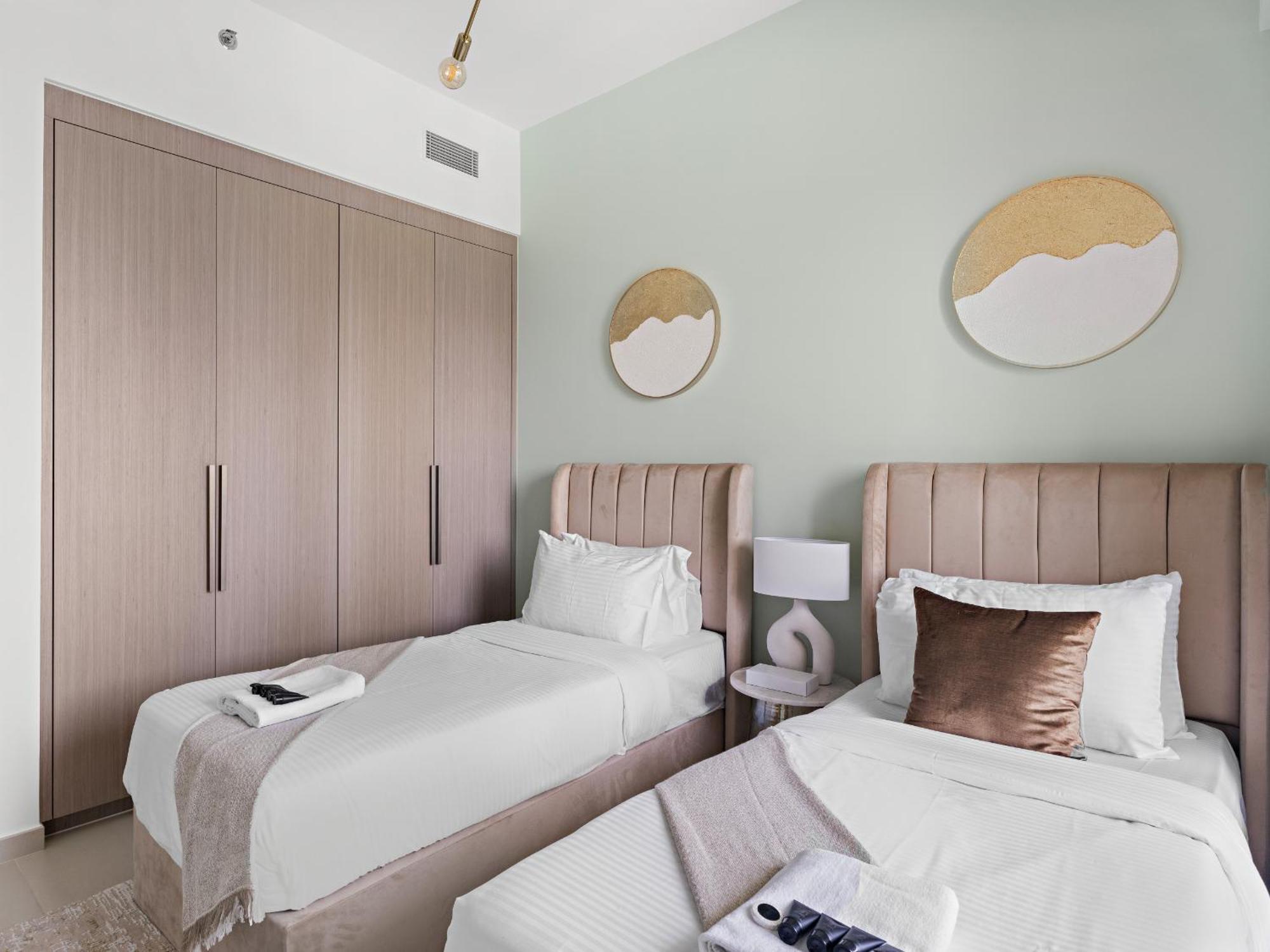 Classy And Sophisticated 3br 1 Gr In Downtown With Burjkhalifa View Dubai