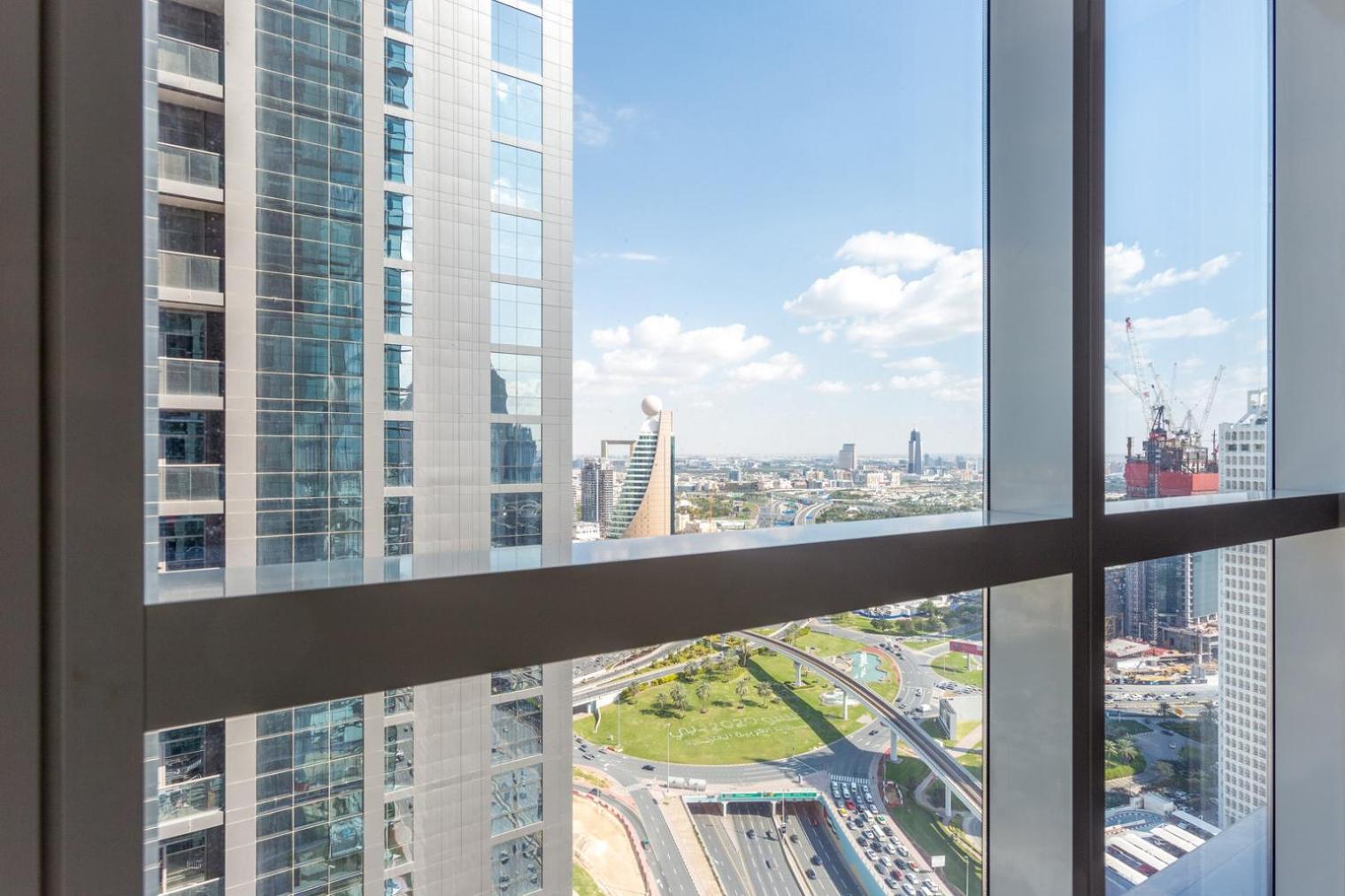 Blueground Sheikh Z Rd View Pool Gym Dxb-584 Apartment *