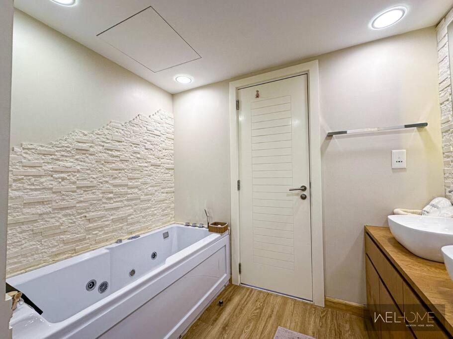 Welhome - Stylish Breathtaking 2br In Marina Apartment