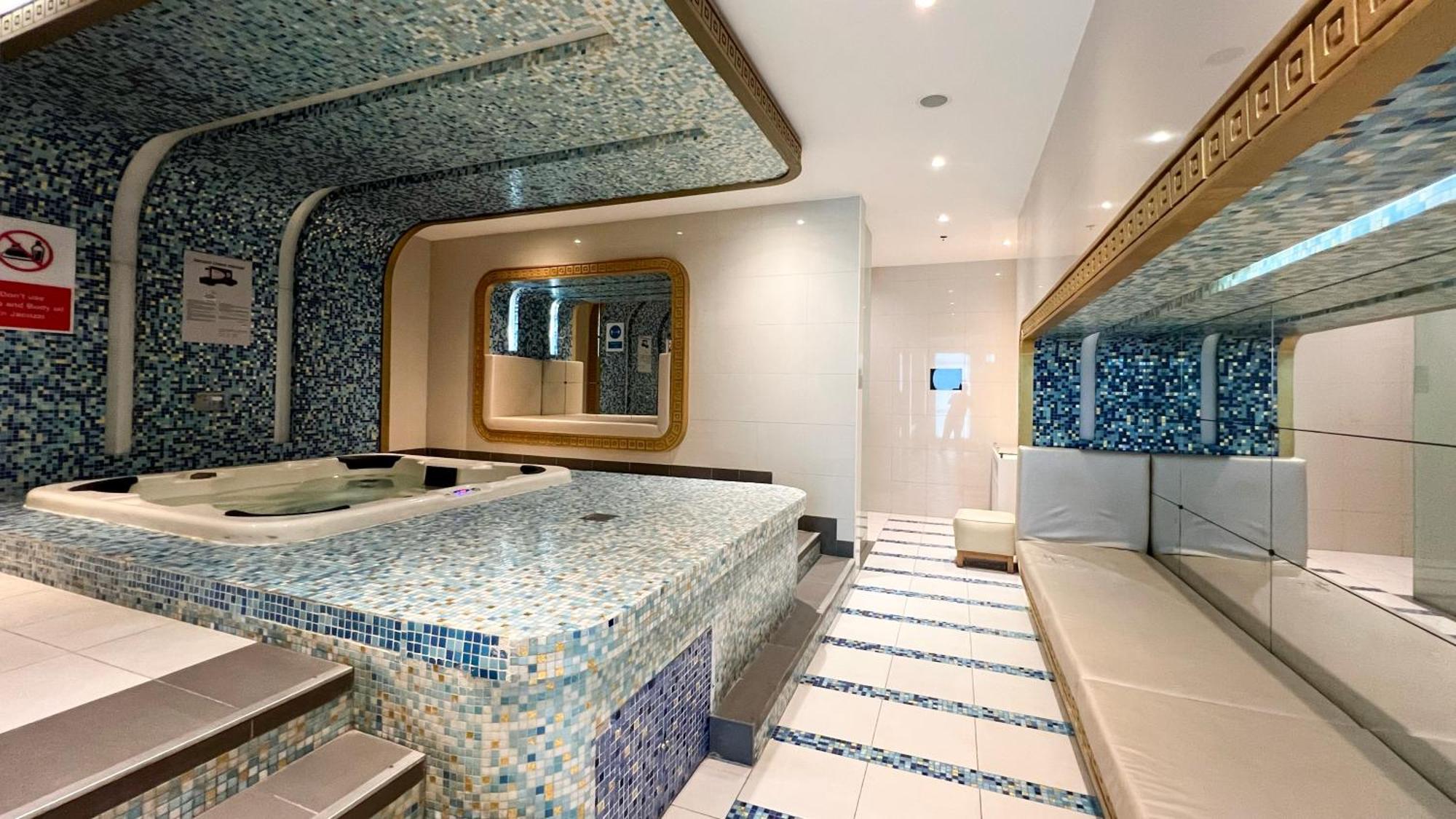 Easemytrip - Prime Business Bay With Canal And Marina Views