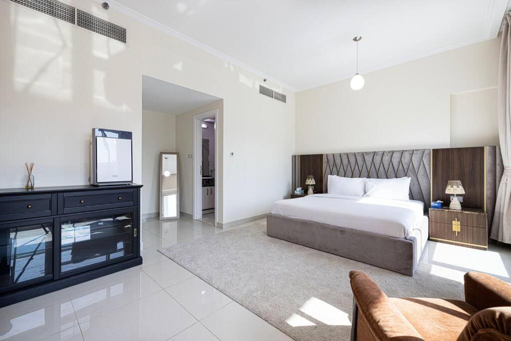 Easemytrip - Prime Business Bay With Canal And Marina Views