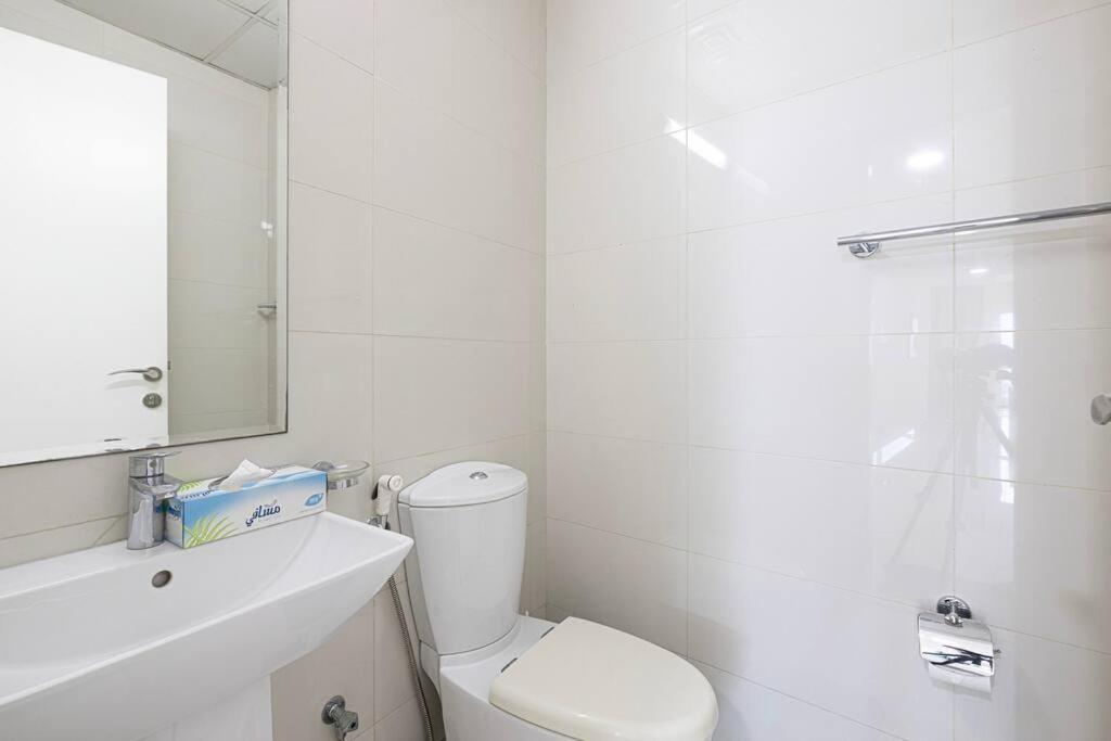 Easemytrip - Prime Business Bay With Canal And Marina Views Apartment