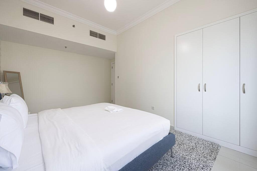 Easemytrip - Prime Business Bay With Canal And Marina Views Apartment *