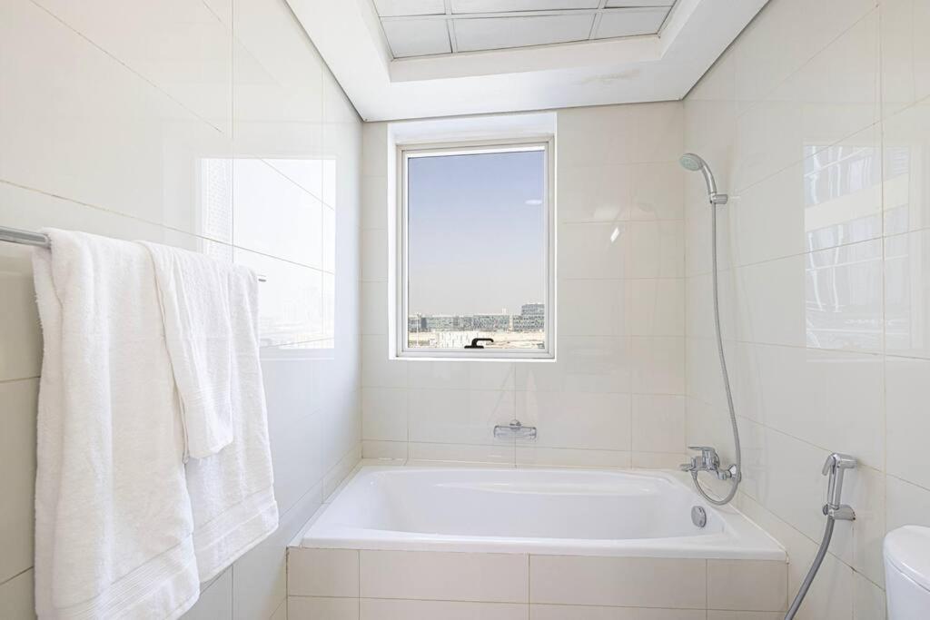 Apartment Easemytrip - Prime Business Bay With Canal And Marina Views *