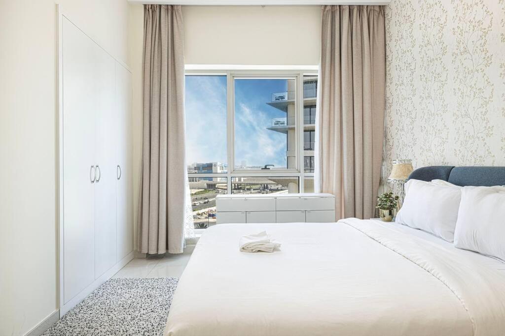 Apartment Easemytrip - Prime Business Bay With Canal And Marina Views Dubai