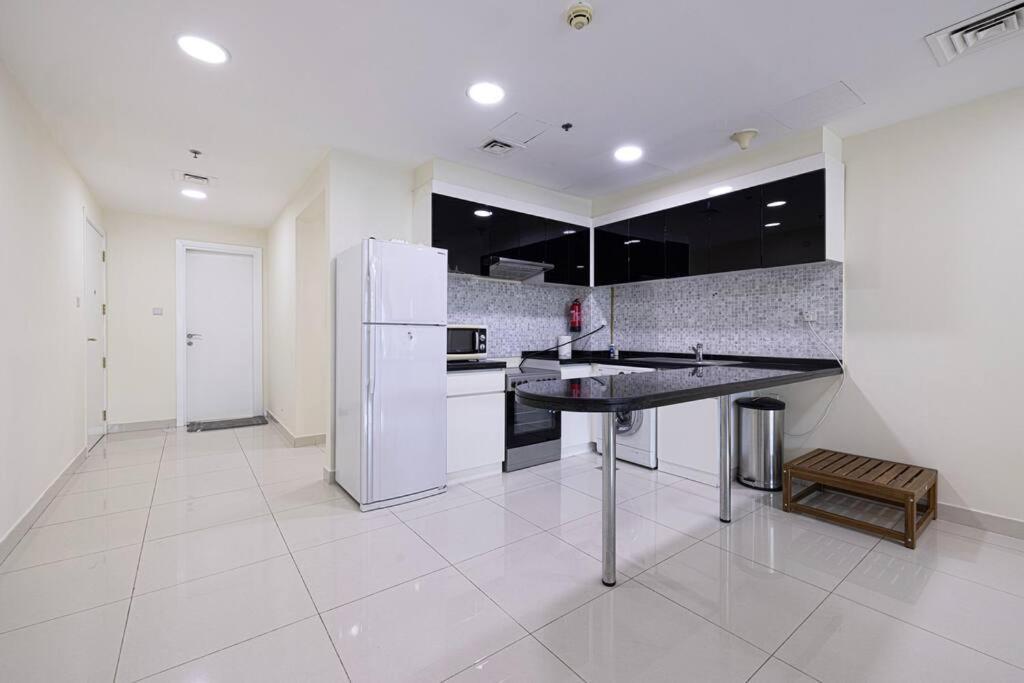 Easemytrip - Prime Business Bay With Canal And Marina Views Apartment *