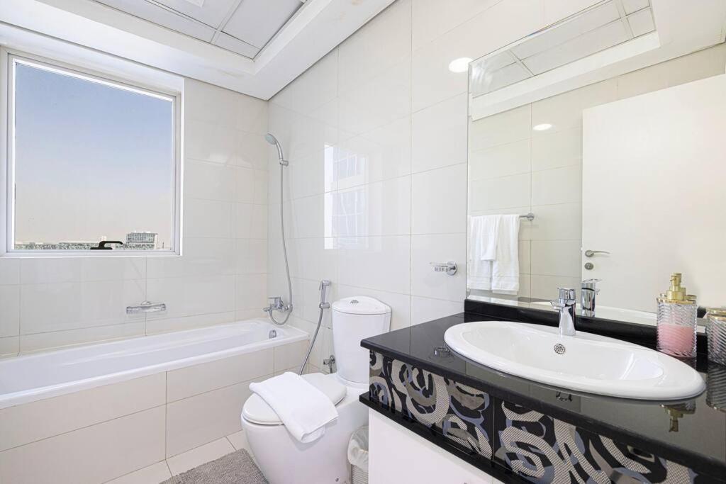 Easemytrip - Prime Business Bay With Canal And Marina Views *