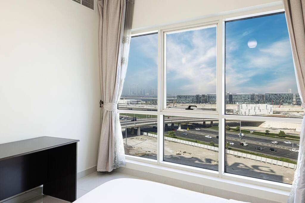 Apartment Easemytrip - Prime Business Bay With Canal And Marina Views Dubai