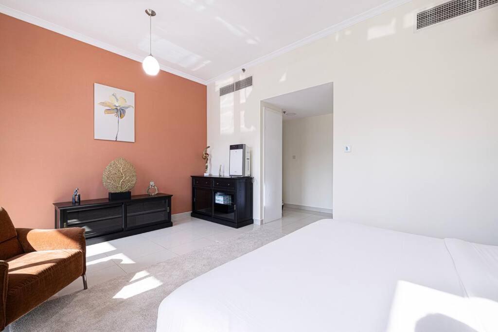 Easemytrip - Prime Business Bay With Canal And Marina Views Apartment Dubai