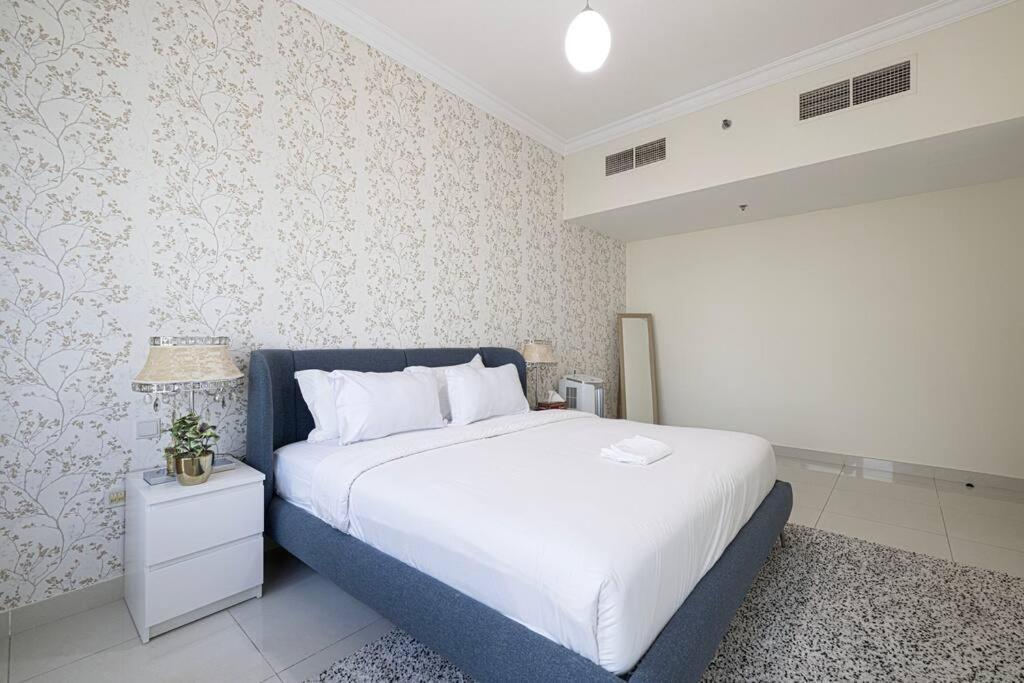 Easemytrip - Prime Business Bay With Canal And Marina Views