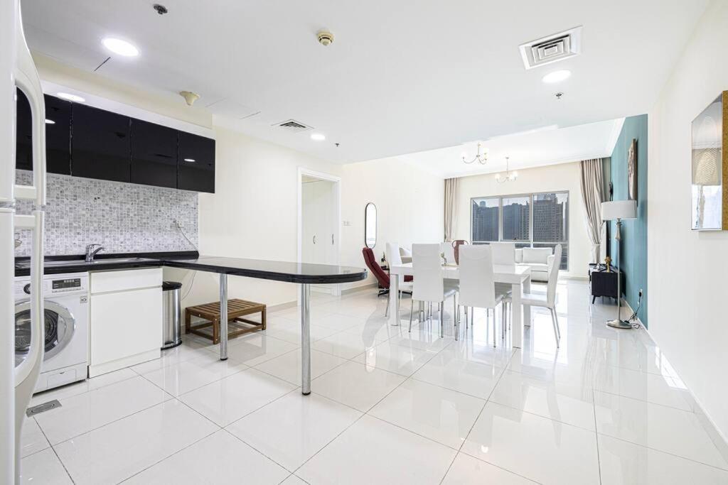 Easemytrip - Prime Business Bay With Canal And Marina Views
