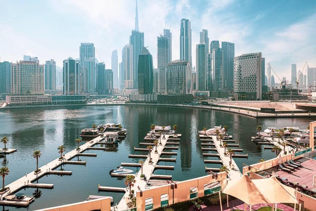 Easemytrip - Prime Business Bay With Canal And Marina Views Apartment