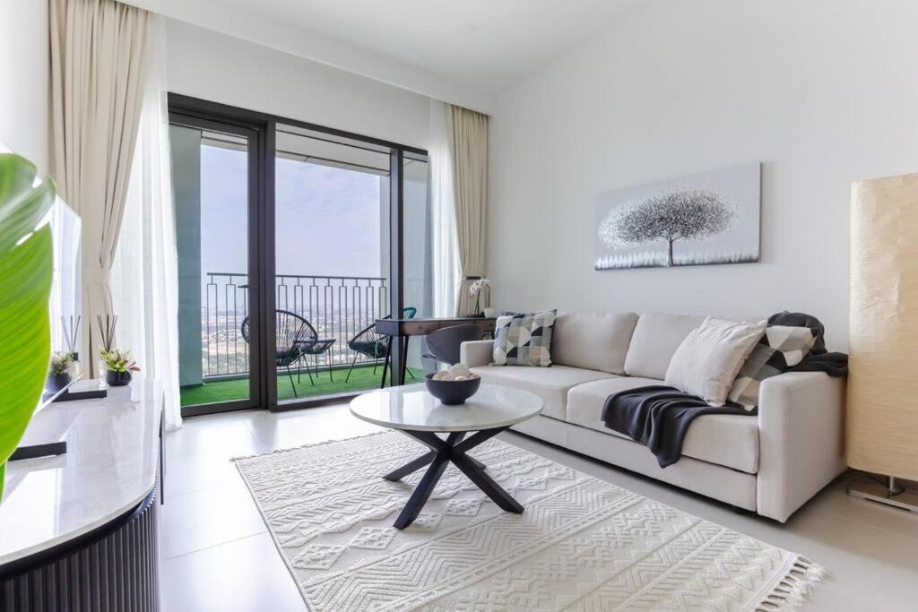 Elegant High Floor One Bedroom Next To Mall Apartment