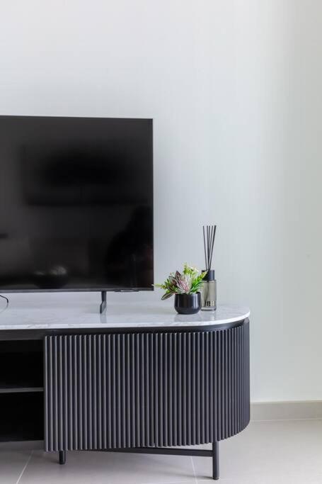 Apartment Elegant High Floor One Bedroom Next To Mall