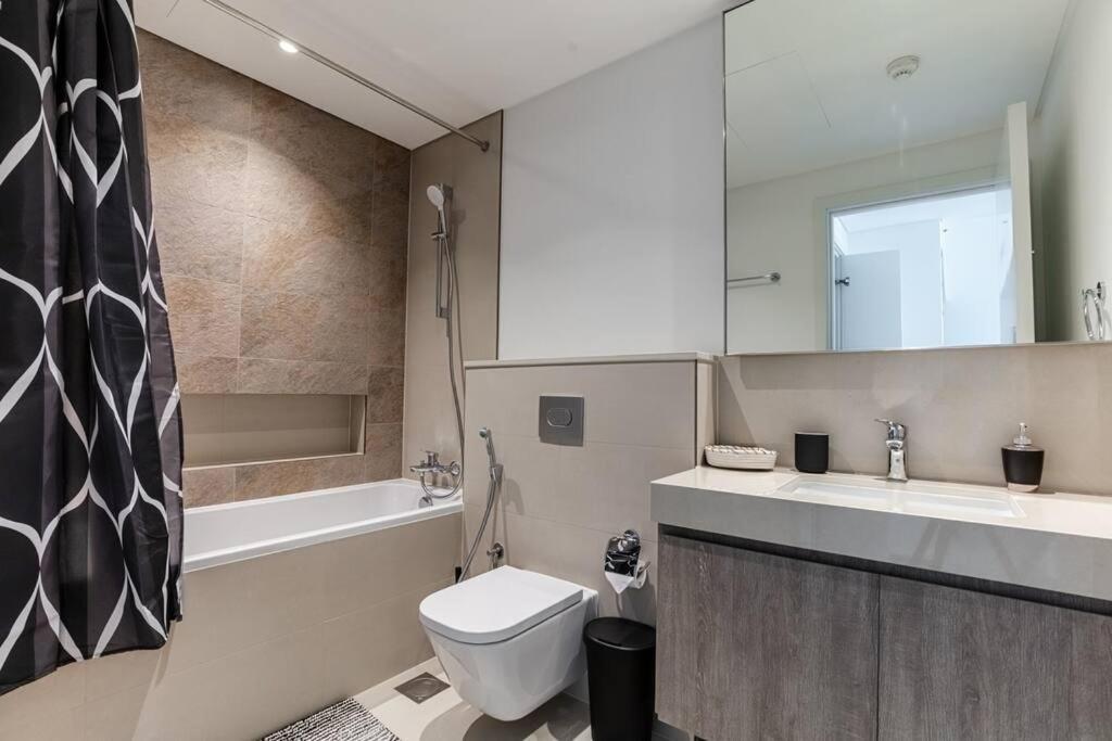 Elegant High Floor One Bedroom Next To Mall * Dubai