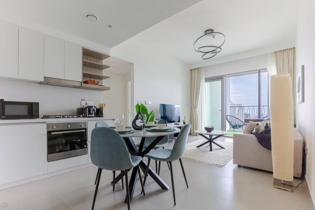 Apartment Elegant High Floor One Bedroom Next To Mall