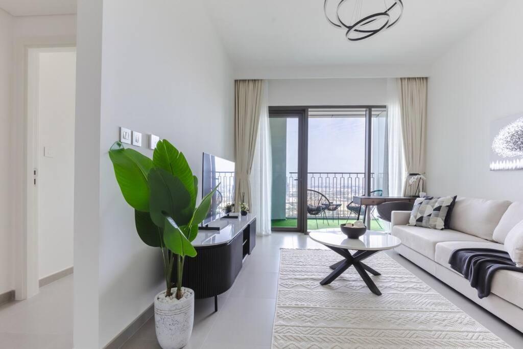 Elegant High Floor One Bedroom Next To Mall Apartment *
