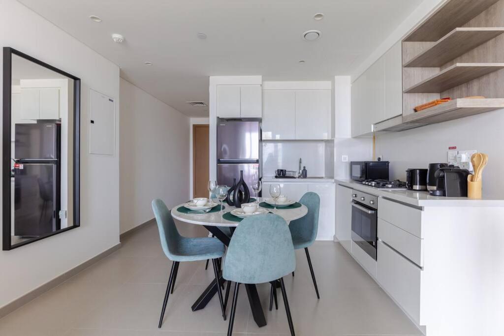 Apartment Elegant High Floor One Bedroom Next To Mall *