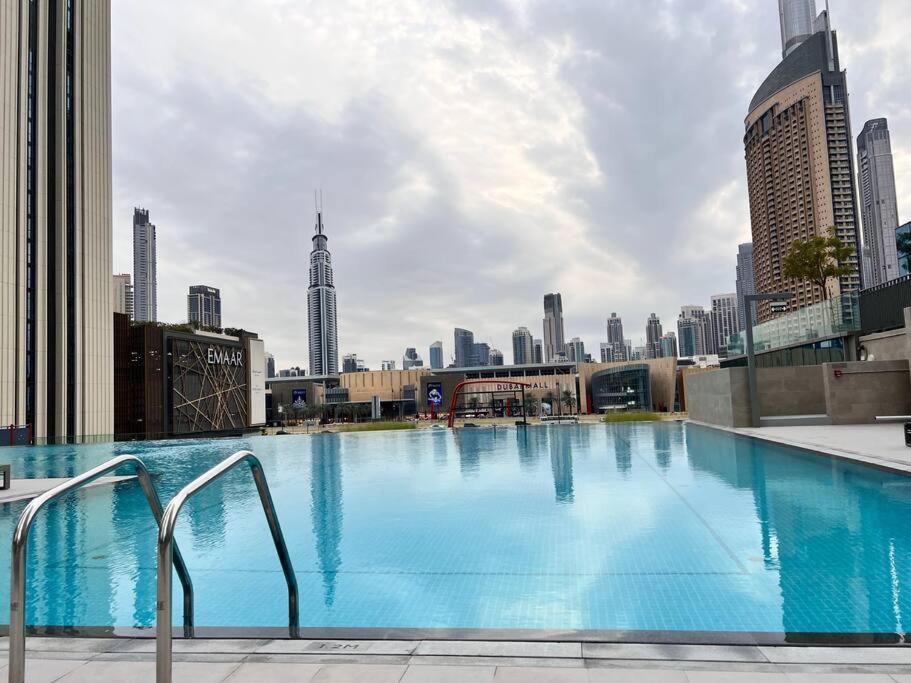 Elegant High Floor One Bedroom Next To Mall Apartment Dubai