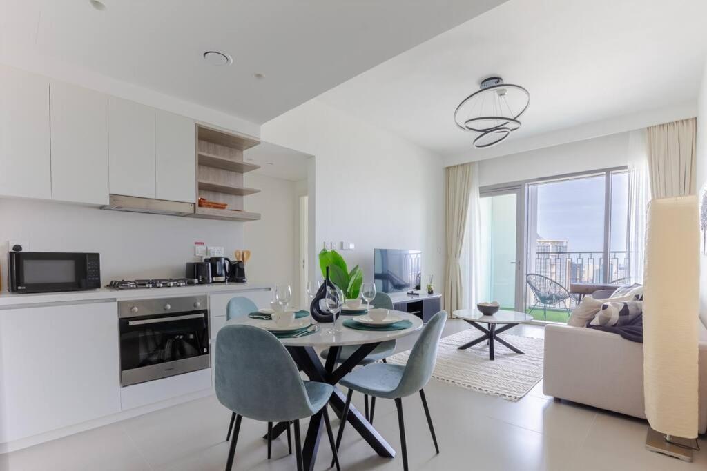 Apartment Elegant High Floor One Bedroom Next To Mall