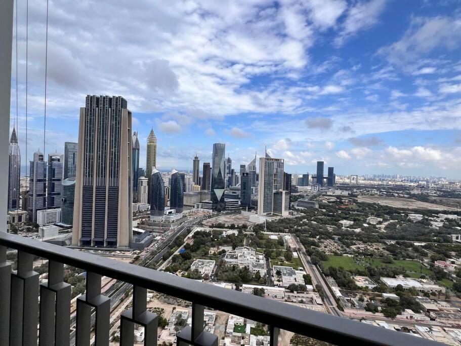 Elegant High Floor One Bedroom Next To Mall Apartment *