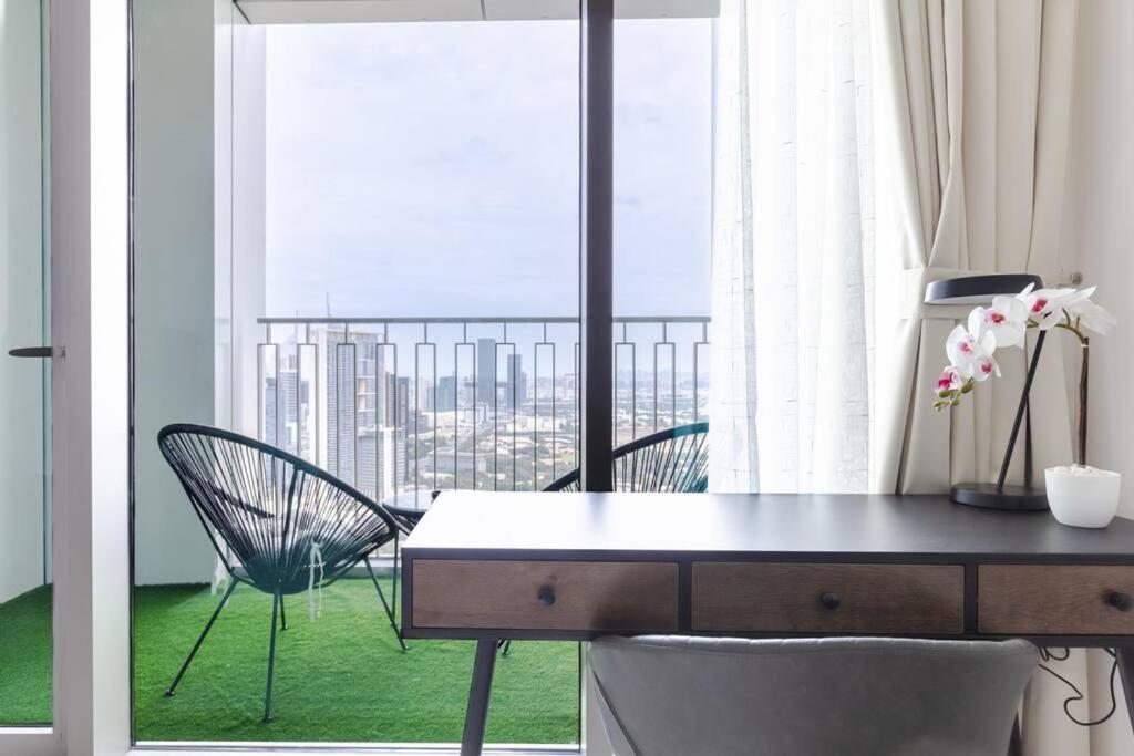 Elegant High Floor One Bedroom Next To Mall Dubai