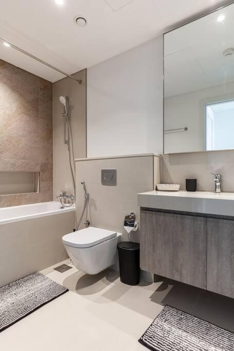 Elegant High Floor One Bedroom Next To Mall Apartment