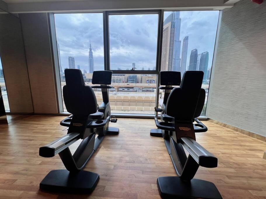Elegant High Floor One Bedroom Next To Mall Apartment *