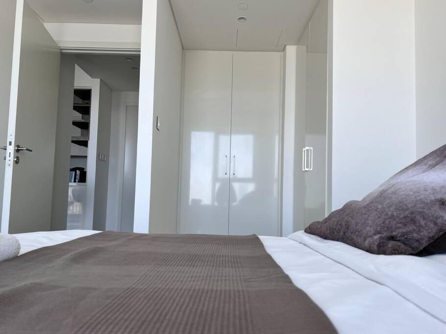 Elegant High Floor One Bedroom Next To Mall Dubai