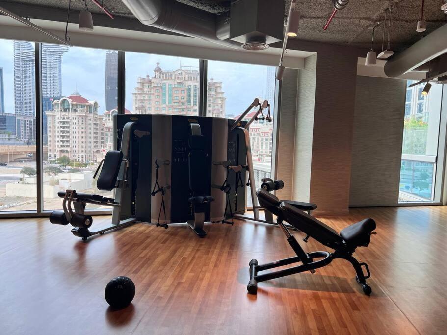 Elegant High Floor One Bedroom Next To Mall Apartment