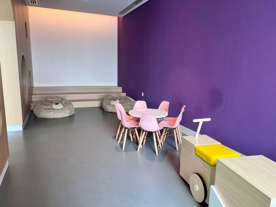 Apartment Elegant High Floor One Bedroom Next To Mall